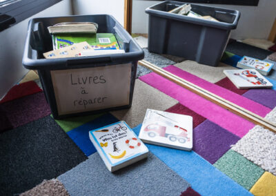 Livres à disposition à la crèche franco-allemande Hansel et Gretel de Nantes.